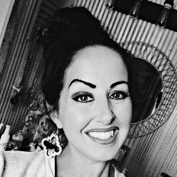 Meet your Posher, Tracy - Picture 1 of 1
